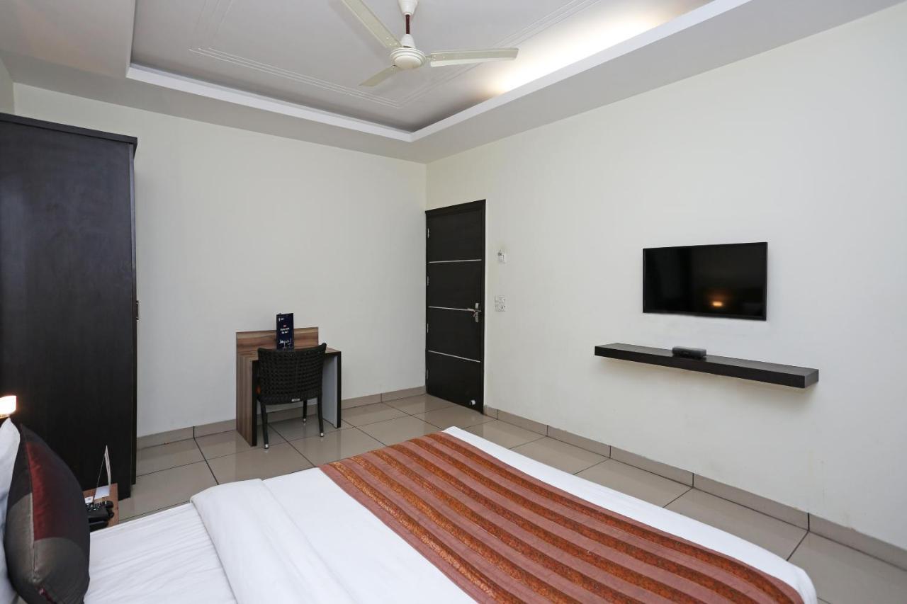Capital O 1391 Hotel Pushpa Vilas Gáziábád Kültér fotó