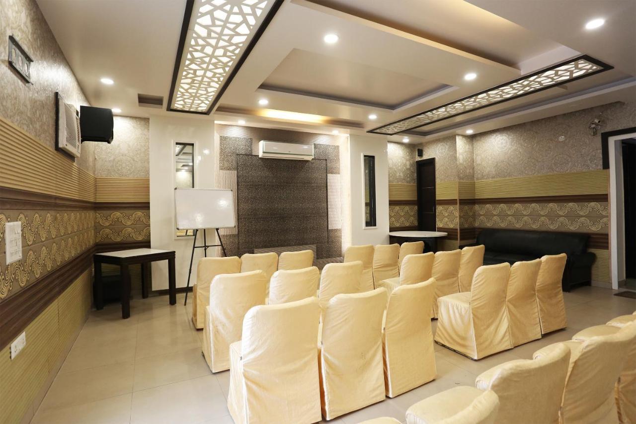 Capital O 1391 Hotel Pushpa Vilas Gáziábád Kültér fotó