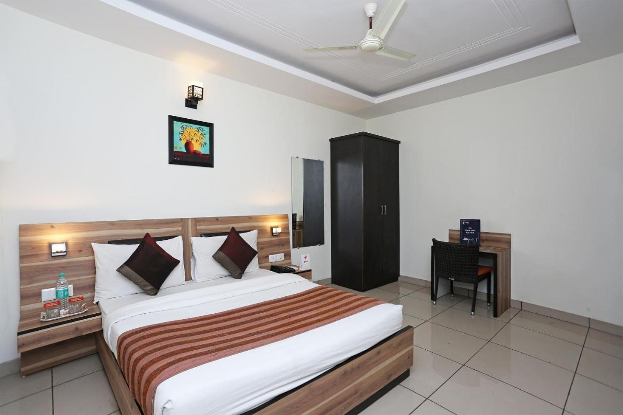 Capital O 1391 Hotel Pushpa Vilas Gáziábád Kültér fotó
