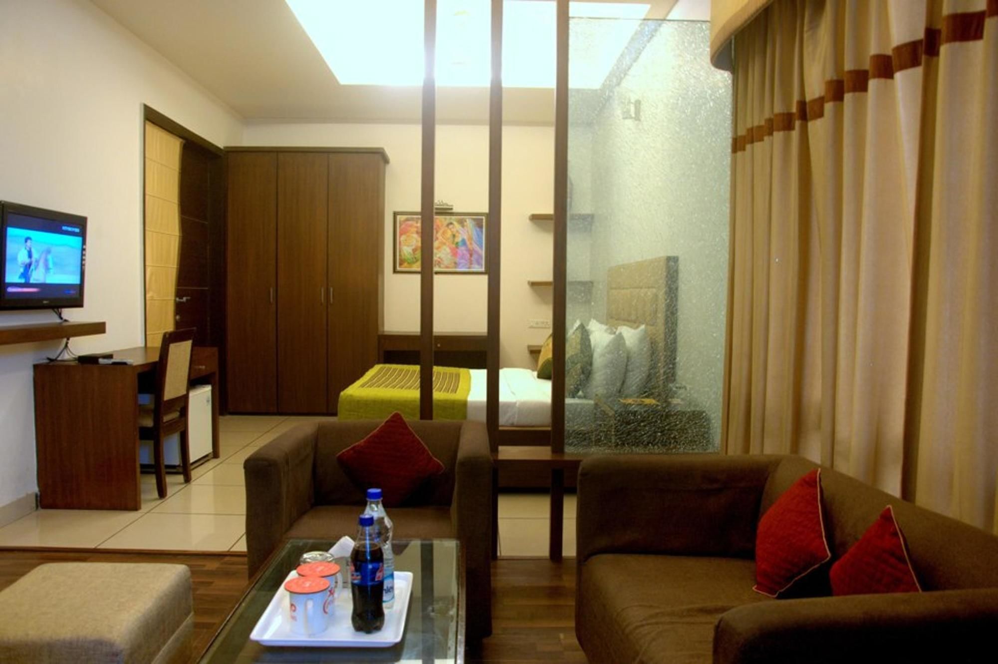 Capital O 1391 Hotel Pushpa Vilas Gáziábád Kültér fotó