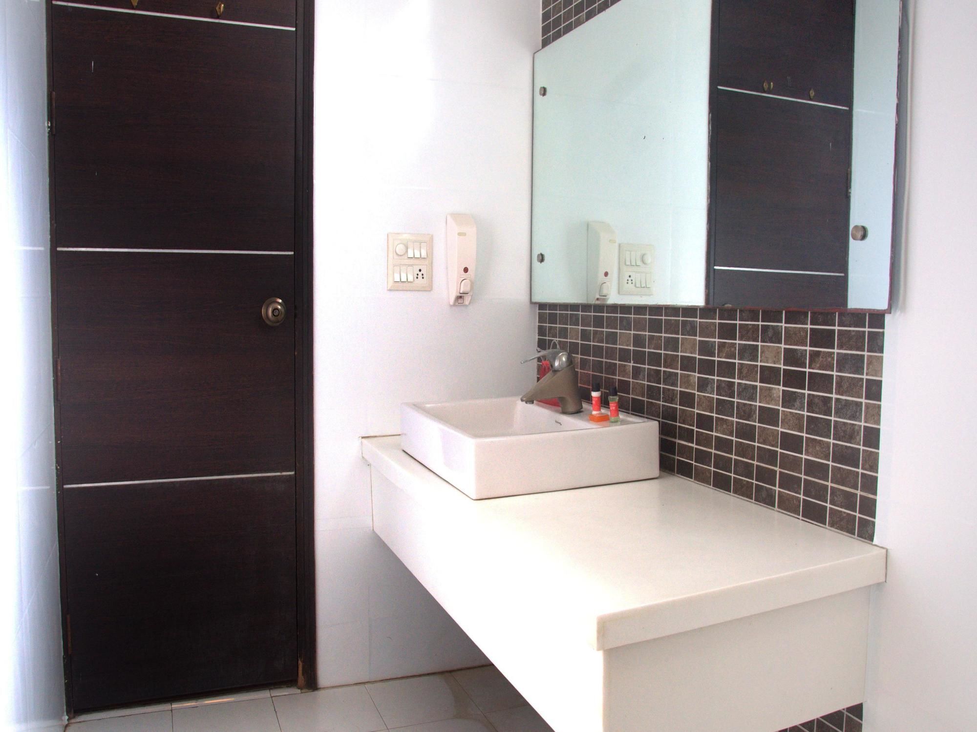 Capital O 1391 Hotel Pushpa Vilas Gáziábád Kültér fotó